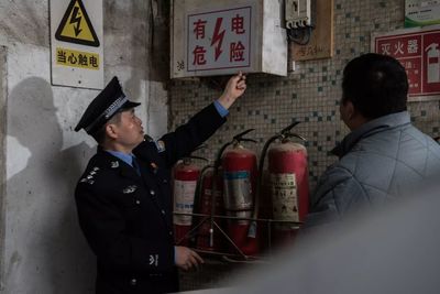 節(jié)日的背后,他們一直在堅守